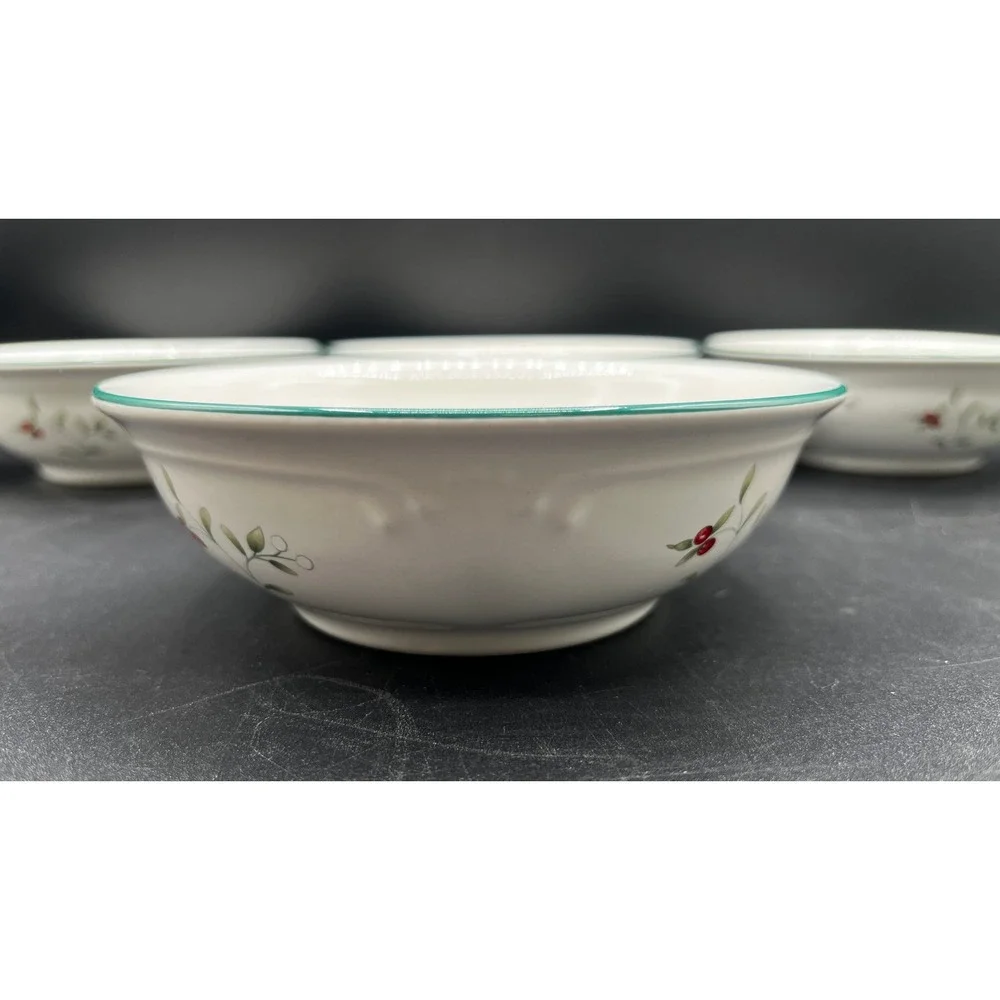 Pfaltzgraff Winterberry Cereal Soup Bowls Set of 4 White Green Rim Holly USA EUC